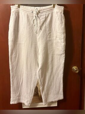 Soft White Cotton Gauze cropped Length pants - Jones & Co. Jones New York